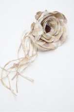 画像1: INGEBORG / G葉柄フラワーコサージュ  ベージュ S-26-04-25-013-LO-ZA-AS-ZS (1)
