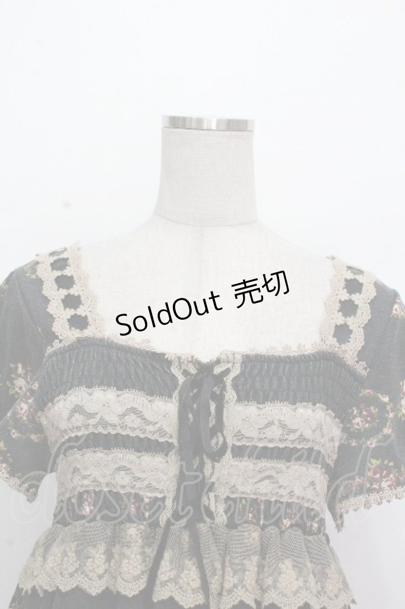 画像4: axes femme / カットソー花リース柄チュニ  黒 S-26-04-27-033-AX-OP-HR-ZS (4)