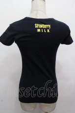 画像2: MILK / イチゴプリントTシャツ  紺 S-26-04-27-018-ML-TS-AS-ZS (2)