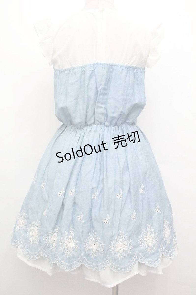 画像2: axes femme / 刺繍入りワンピース  サックスｘアイボリー S-26-05-02-037-AX-OP-HR-ZS (2)