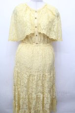 画像1: axes femme / ケープ風レースティアードワンピース  イエロー S-26-05-03-054-AX-OP-HR-ZS (1)