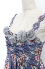 画像3: axes femme / 胸元フラワーモチーフ付きレースキャミワンピース  ブルー S-26-05-08-039-AX-OP-TE-ZS (3)