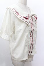 画像3: axes femme POETIQUE / チェリー刺繍リボン襟ブラウス  オフｘ赤 S-26-05-10-028-AX-TO-AS-ZS (3)