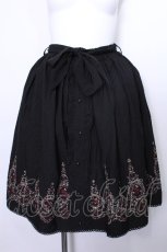 画像1: axes femme / 裾メルヘンバラ刺繍スカート  黒 S-26-05-12-059-AX-SK-HR-ZS (1)