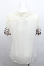 画像2: axes femme / 袖薔薇刺繍ブラウス  キナリ S-26-05-12-009-AX-BL-HR-ZS (2)