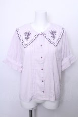 画像1: axes femme POETIQUE / ブーケ刺繍スカラップ襟ブラウス  ラベンダー S-26-05-12-021-AX-BL-AS-ZS (1)