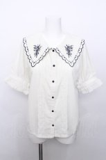 画像1: axes femme POETIQUE / ブーケ刺繍スカラップ襟ブラウス  オフ S-26-05-12-003-AX-BL-AS-ZS (1)