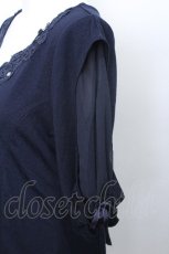 画像4: axes femme / 袖シフォンプルオーバー  紺 S-26-05-12-027-AX-TO-HR-ZS (4)