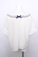 画像2: axes femme POETIQUE / ブーケ刺繍スカラップ襟ブラウス  オフ S-26-05-12-003-AX-BL-AS-ZS (2)