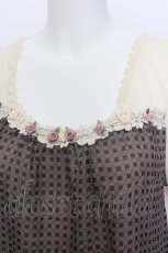 画像3: axes femme / バラ×チェックトップス  ベージュ S-26-05-13-010-AX-TO-HR-ZS (3)