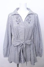 画像1: axes femme / バラ刺繍ストライプシャツプルオーバー  白ｘ紺 S-26-05-13-014-AX-BL-HR-ZS (1)