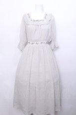 画像1: Fi.n.t / ローズクロスステッチ刺繍シフォンワンピース  グレー S-26-05-13-023-CA-OP-AS-ZS (1)
