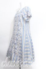 画像2: Jane Marple Dans Le Salon / 刺繍ストライプワンピース  サックスｘグレー S-26-05-17-020-JM-OP-AS-ZS (2)