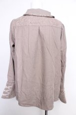 画像2: axes femme / フロントレース&ピンタックブラウス  ベージュ S-26-05-18-022-AX-BL-AS-ZS (2)