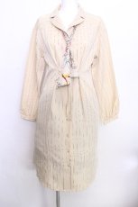 画像1: axes femme / スカーフ付シャツワンピ  オフ S-26-05-22-028-AX-OP-AS-ZS (1)