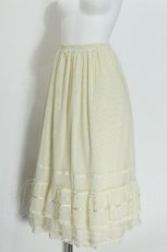 画像4: axes femme / 裾レースチュールスカート  アイボリー S-26-05-24-047-AX-SK-HR-ZS (4)