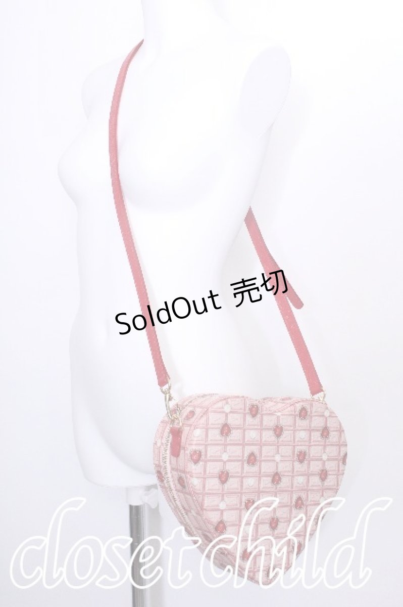 画像1: Q-pot. / ハートストロベリーチョコレートハートクロスボディーバッグ  ピンク S-26-05-25-023-QP-BG-HR-ZS (1)