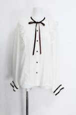 画像1: axes femme / ベロアリボン付フリルブラウス  オフ S-26-05-29-030-AX-BL-HR-ZS (1)