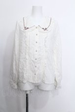 画像1: axes femme POETIQUE / ローズデザインフリルブラウス  オフ S-26-05-29-034-AX-BL-HR-ZS (1)