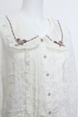 画像4: axes femme POETIQUE / ローズデザインフリルブラウス  オフ S-26-05-29-034-AX-BL-HR-ZS (4)