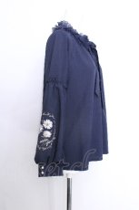 画像2: axes femme / ガーベラ刺繍ボリューム袖ブラウス  ネイビー S-26-05-29-039-AX-BL-HR-ZS (2)