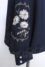 画像5: axes femme / ガーベラ刺繍ボリューム袖ブラウス  ネイビー S-26-05-29-039-AX-BL-HR-ZS (5)