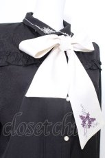 画像4: axes femme / バラブーケ刺繍リボンブラウス  黒 S-26-05-29-043-AX-BL-HR-ZS (4)