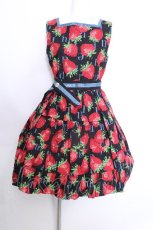 画像1: Jane Marple / Strawberry Meets Logo バックフリルドレス  黒 S-26-05-29-059-JM-OP-HR-ZS (1)