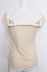 画像2: Fi.n.t / 襟バラ刺繍カットソー  アイボリー S-26-06-01-1007-CA-TO-HR-ZS (2)