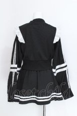 画像2: Amilige / ラインフリル袖ZIPトップス+エプロンスカートセット  黒ｘ白 S-26-06-04-052-PU-TO-HR-ZS (2)