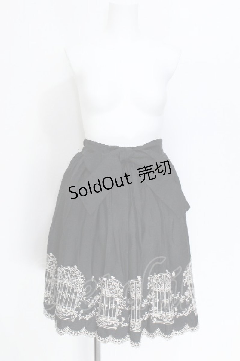 画像1: axes femme / 窓柄刺繍入りミドルスカート  黒ｘ白 S-26-06-04-054-AX-SK-AS-ZS (1)