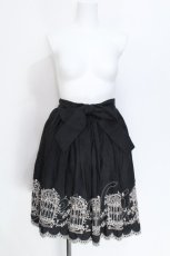 画像1: axes femme / 窓柄刺繍入りミドルスカート  黒ｘ白 S-26-06-04-054-AX-SK-AS-ZS (1)