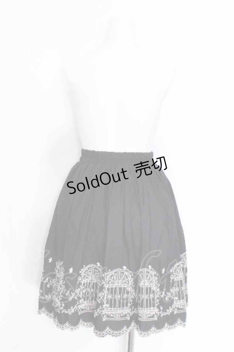 画像2: axes femme / 窓柄刺繍入りミドルスカート  黒ｘ白 S-26-06-04-054-AX-SK-AS-ZS (2)