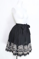 画像3: axes femme / 窓柄刺繍入りミドルスカート  黒ｘ白 S-26-06-04-054-AX-SK-AS-ZS (3)