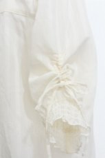 画像4: axes femme / ストライプラッフルフリルブラウス  オフ S-26-06-05-004-AX-BL-AS-ZS (4)