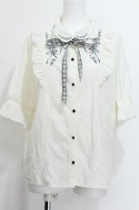 画像2: axes femme / リボン付ローズ刺繍ブラウス  オフ S-26-06-05-005-AX-TO-AS-ZS (2)