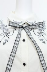 画像5: axes femme / リボン付ローズ刺繍ブラウス  オフ S-26-06-05-005-AX-TO-AS-ZS (5)