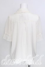 画像2: axes femme POETIQUE / パール襟フリルブラウス  キナリ S-26-06-06-032-AX-BL-HR-ZS (2)