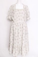 画像1: m petit by misako / NINA'S 花柄スクエアネックワンピース  ベージュ S-26-06-12-041-LO-OP-HR-ZS (1)