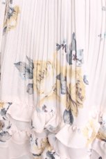 画像3: axes femme / 薔薇柄プリーツフリルスカート  オフ S-26-06-14-045-AX-SK-AS-ZS (3)