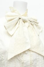 画像4: Innocent World / 大きなリボンのスタンドカラーブラウス  オフ S-26-06-16-019-IW-BL-AS-ZS (4)