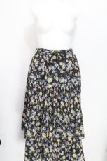 画像1: axes femme / 花柄プリーツティアードスカート  黒 S-26-06-18-054-AX-SK-AS-ZS (1)