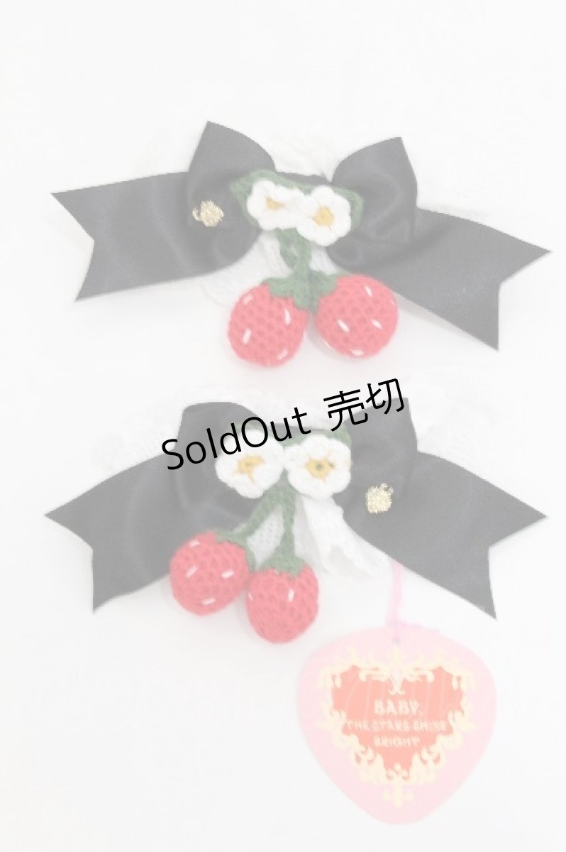 画像1: BABY,THE STARS SHINE BRIGHT / ゆらゆらいちごのHappy Berry Presentお袖とめ  黒 S-26-06-24-008-BA-AC-AS-ZS (1)