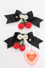 画像1: BABY,THE STARS SHINE BRIGHT / ゆらゆらいちごのHappy Berry Presentお袖とめ  黒 S-26-06-24-008-BA-AC-AS-ZS (1)