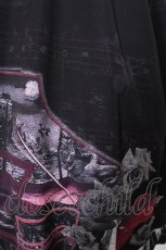画像7: Moi-meme-Moitie / チェンバロ三重奏プリントサテンロング半袖ワンピース  黒ｘワイン S-26-06-25-034-MO-OP-AS-ZS (7)