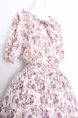 画像4: Fi.n.t  / 花柄フレアー袖オフショルワンピース F ラベンダー S-26-06-25-015-LO-OP-SZ-ZS (4)