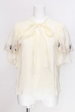 画像1: axes femme / レース風刺繍入フリルブラウス  アイボリー S-26-06-29-005-AX-BL-HR-ZS (1)
