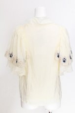 画像2: axes femme / レース風刺繍入フリルブラウス  アイボリー S-26-06-29-005-AX-BL-HR-ZS (2)
