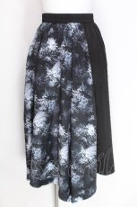 画像1: NieR Clothing / 転写スカート  黒ｘグレー S-26-06-29-053-PU-SK-AS-ZS (1)