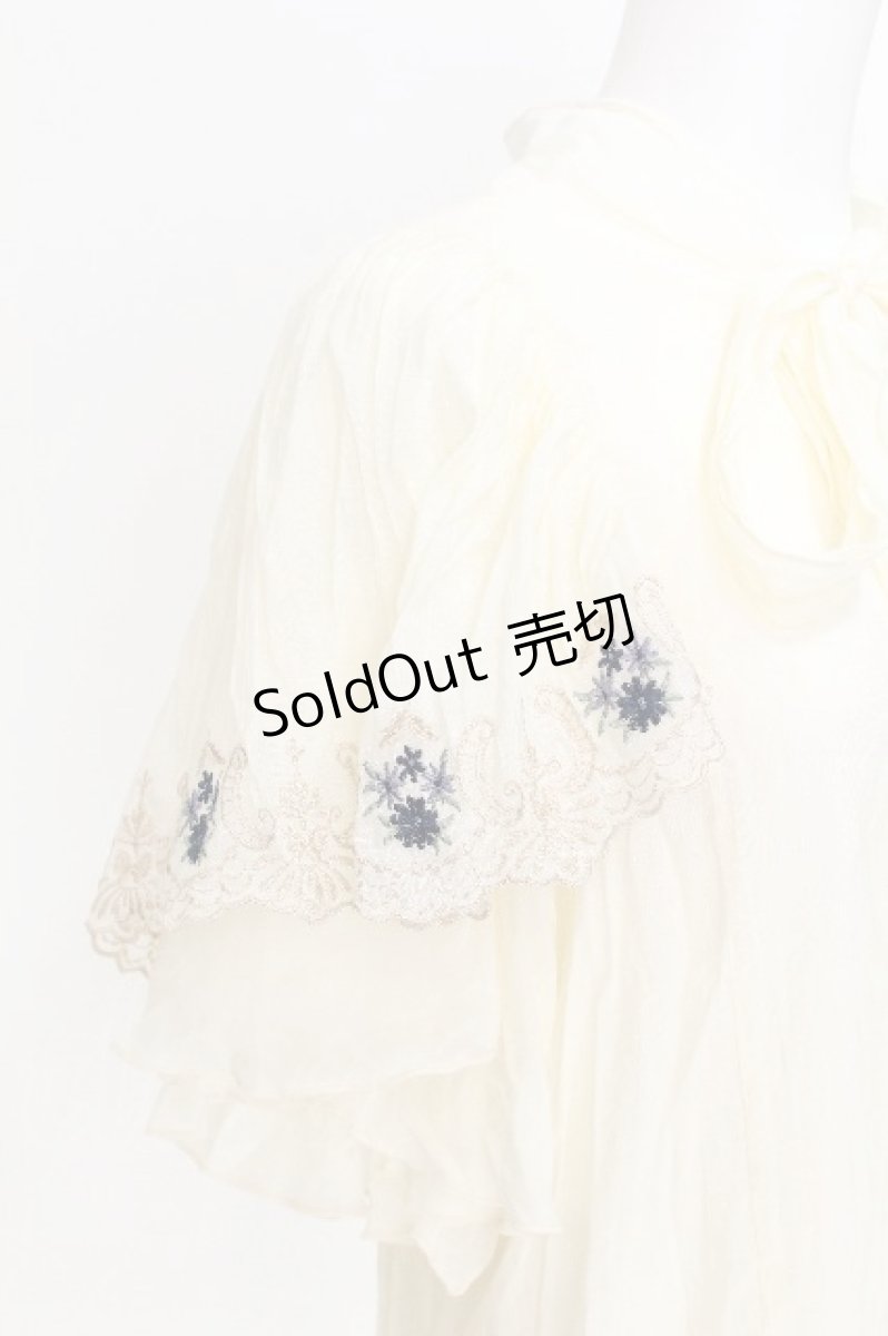 画像3: axes femme / レース風刺繍入フリルブラウス  アイボリー S-26-06-29-005-AX-BL-HR-ZS (3)